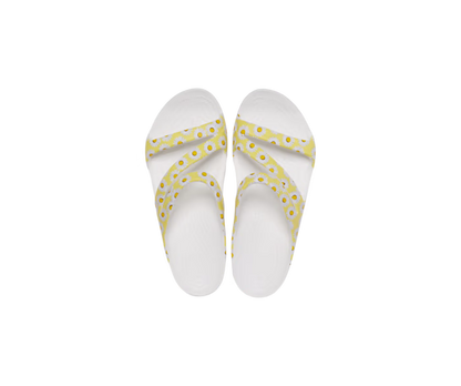 crocs-gallery-color:white / yellow daisy; color:White / Yellow Daisy; alt:ALT120; file:206894_1EX-ALT120