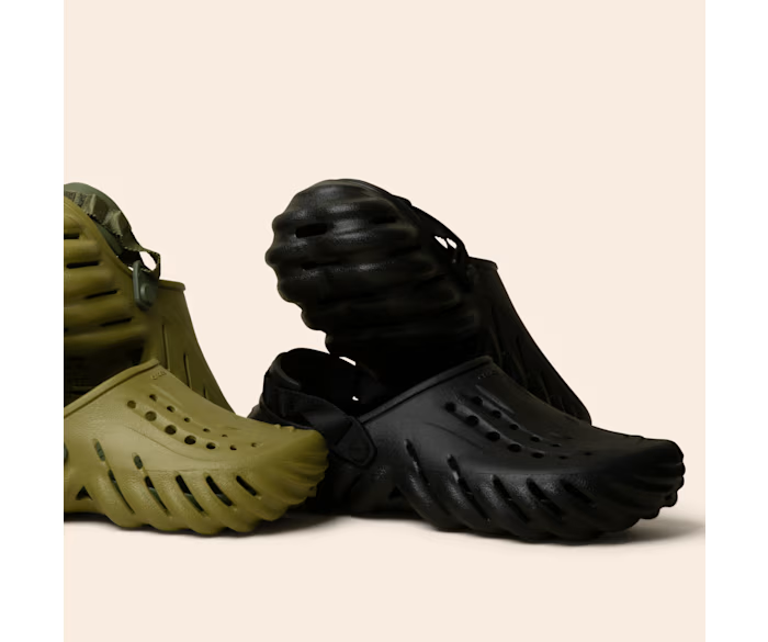 crocs-gallery-color:black; color:Black; alt:ALT130; file:207937_001-ALT130