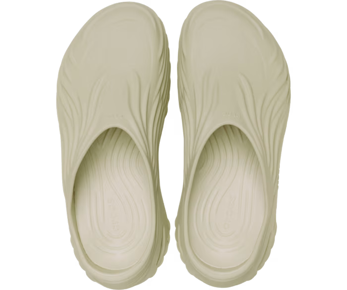 crocs-gallery-color:bone; color:Bone; alt:ALT120; file:210521_2Y2-ALT120